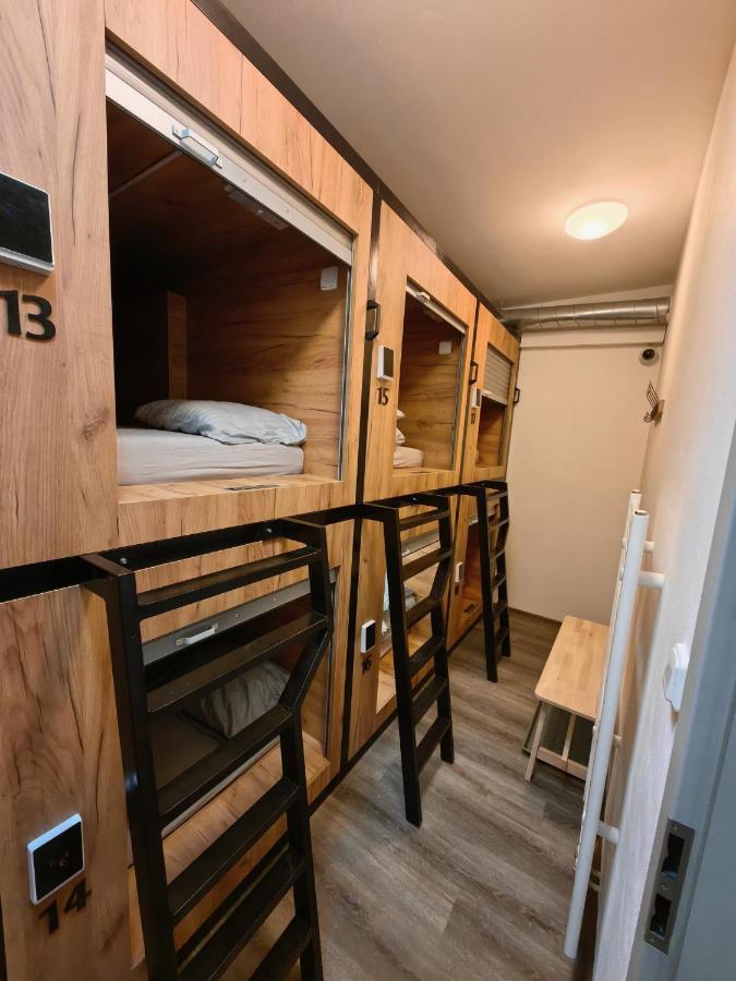 Capsule Hostel Erbenova Prague Luaran gambar